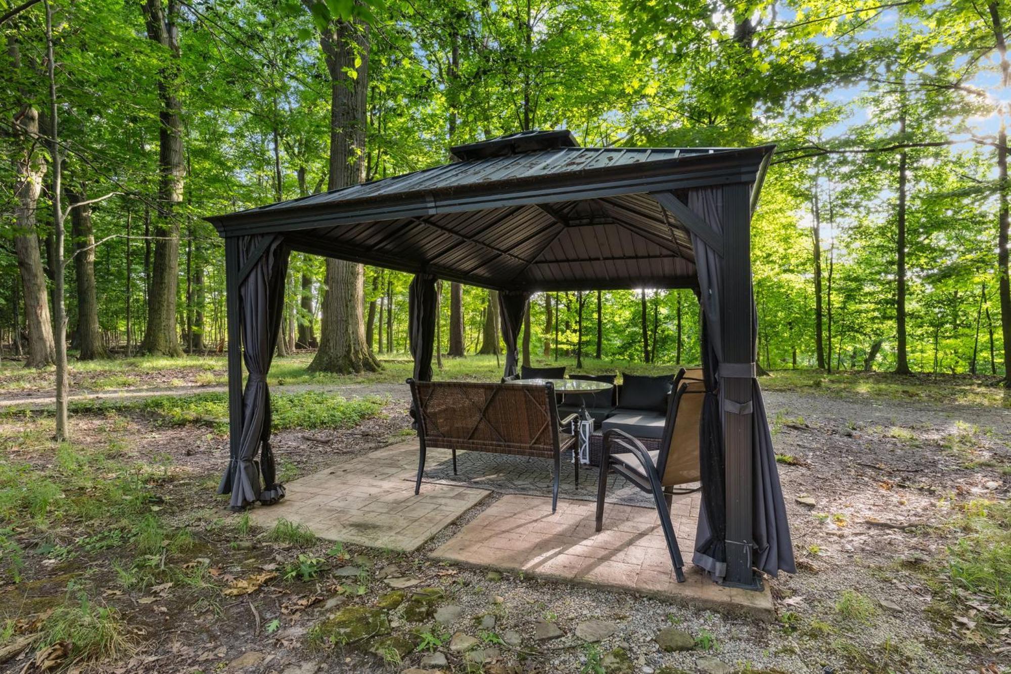Log Cabin - Natures Oasis - Fire Pit & Gazebo Cleveland Bagian luar foto