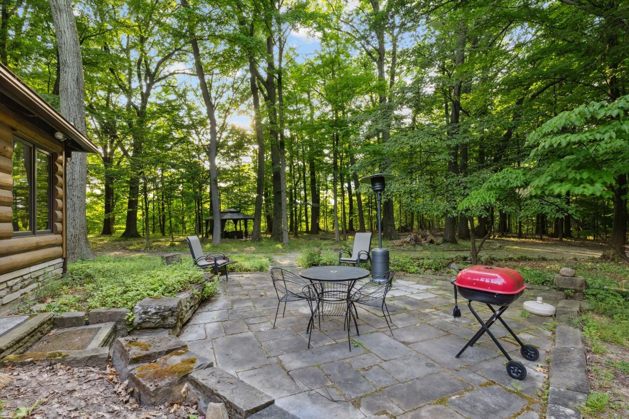 Log Cabin - Natures Oasis - Fire Pit & Gazebo Cleveland Bagian luar foto